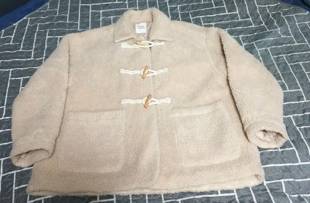 STUDIO TOMBOY スタジオトムボーイ 덤블링 ショート トゥー クリップ コート F BLACKPINK ジス JISOO PICK