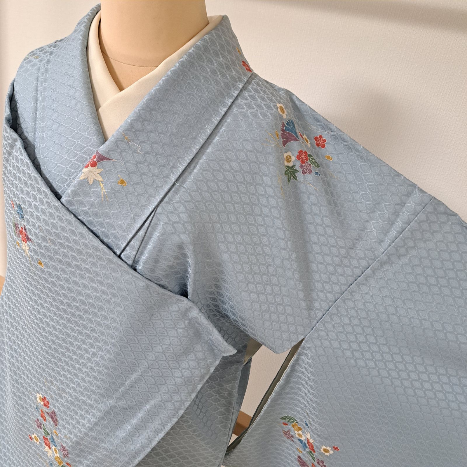 小紋】裄67.5 身丈163.5 袖49 正絹 袷 地紋入りライトブルー系色に