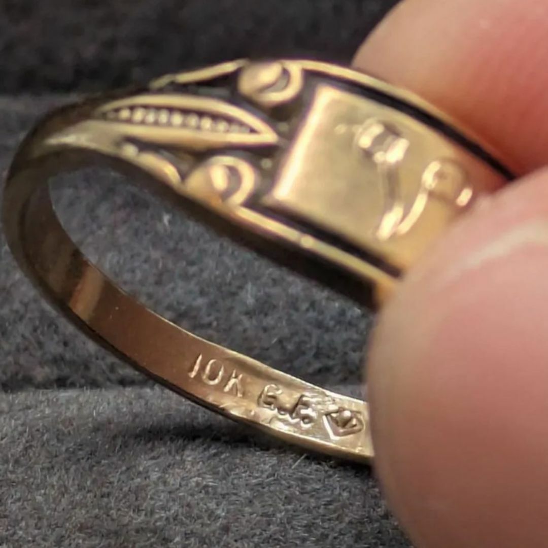 S”シグネットリング 10K GF 刻印 イニシャル ゴールドフィルド ピンキー V”シグネットリング 10K GF 刻印 イニシャル ピンキー ゴールド