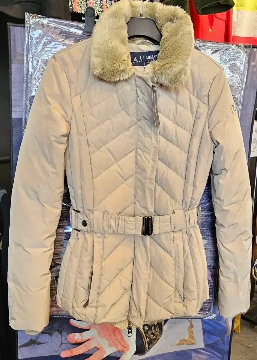 アルマーニジーン ベルト付き ダウン ジャケット アイボリー