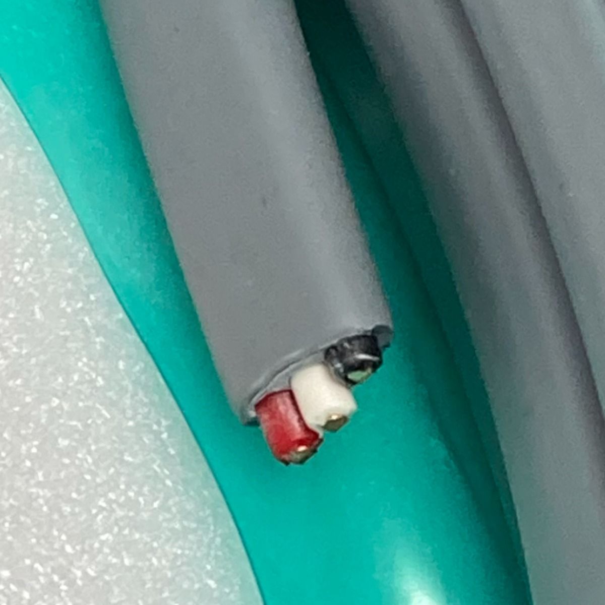 未使用品】【店頭引取限定】富士電線工業 EM-EEFケーブル 3芯 1.6㎜×100m 10450円（税込）2039 ☆☆富士電線工業 電材 EM-EEF エコケーブル 3×1.6mm×長さ100m 3芯(黒・白・赤) 2024年7月製造