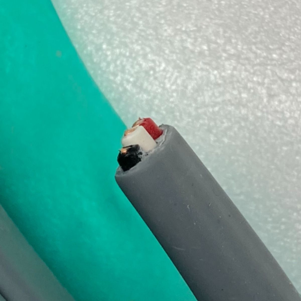  電材 EM-EEF エコケーブル .6 mm×長さ100 m 3芯 黒 白 赤 製造 電設資材 材料 資材