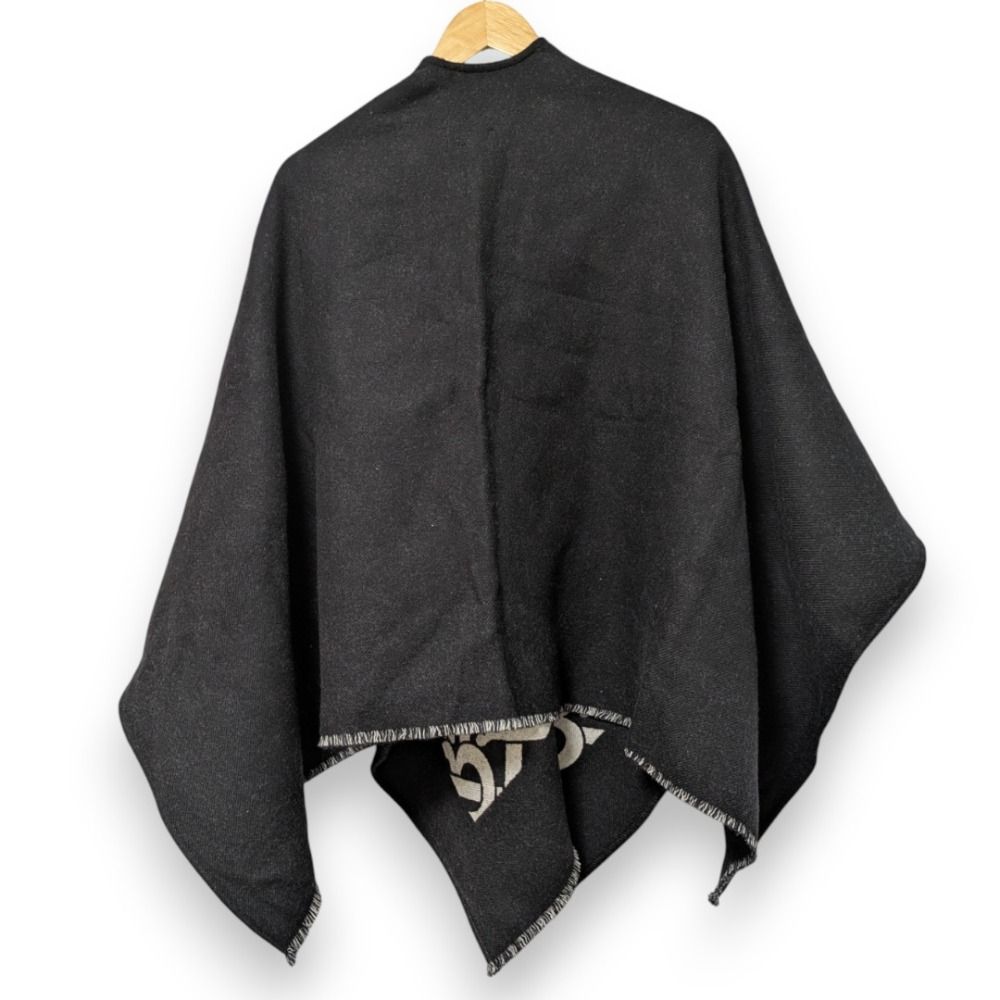 【美品】Burberry バーバリー ポンチョ サイズ38 黒 ニット 美品】Burberry バーバリー ポンチョ サイズ38 黒 ニット Burberry