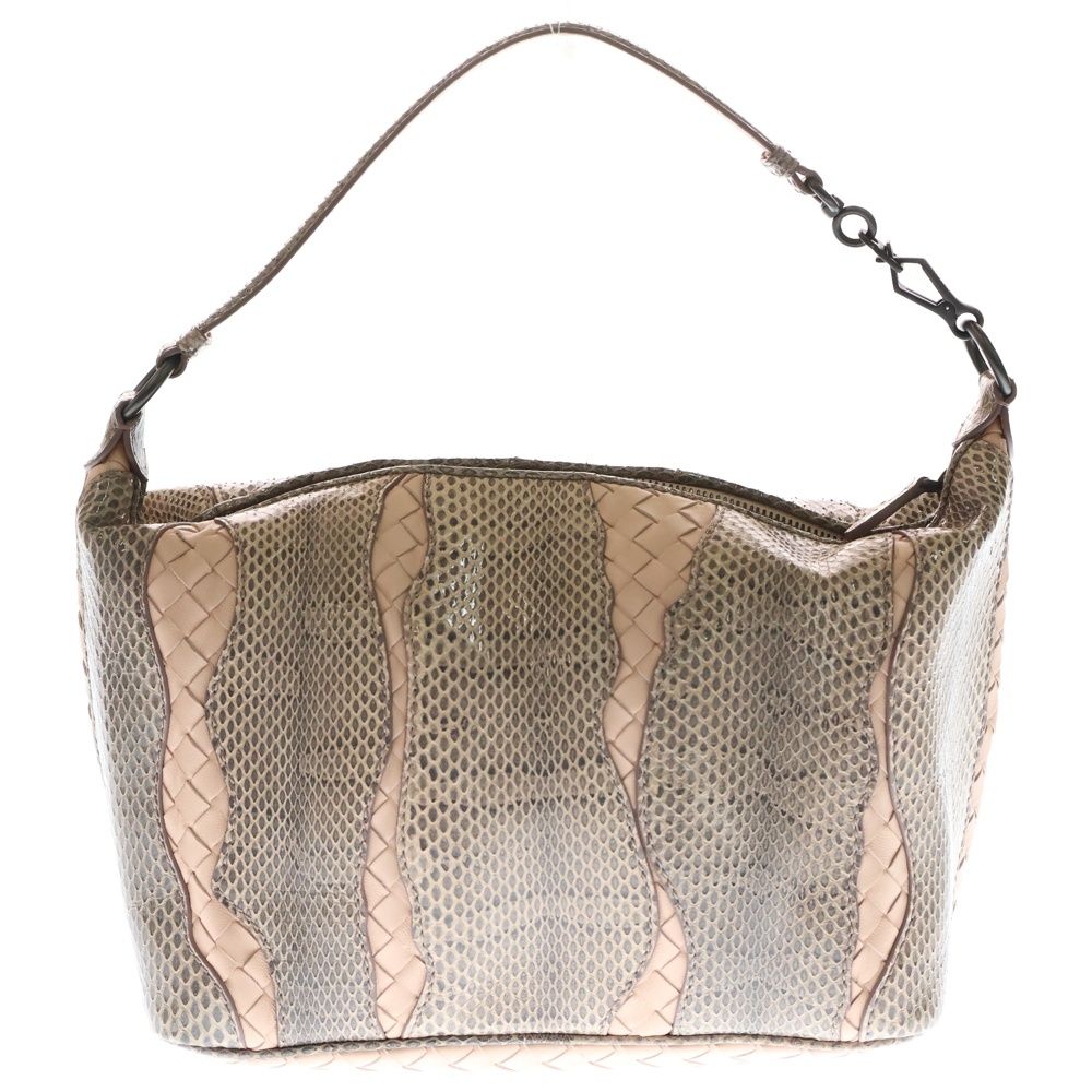 ピンクベージュ