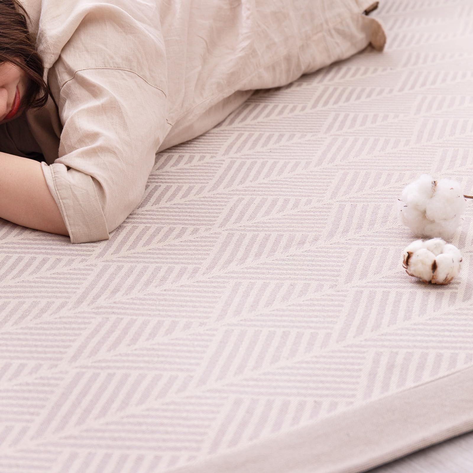 萩原 ラグ ホワイト 約185×185cm 「クラック」 洗濯機で洗える 滑りにくい加工付き 綿100% 幾何学柄 ヘリンボーン風 タッセル付き