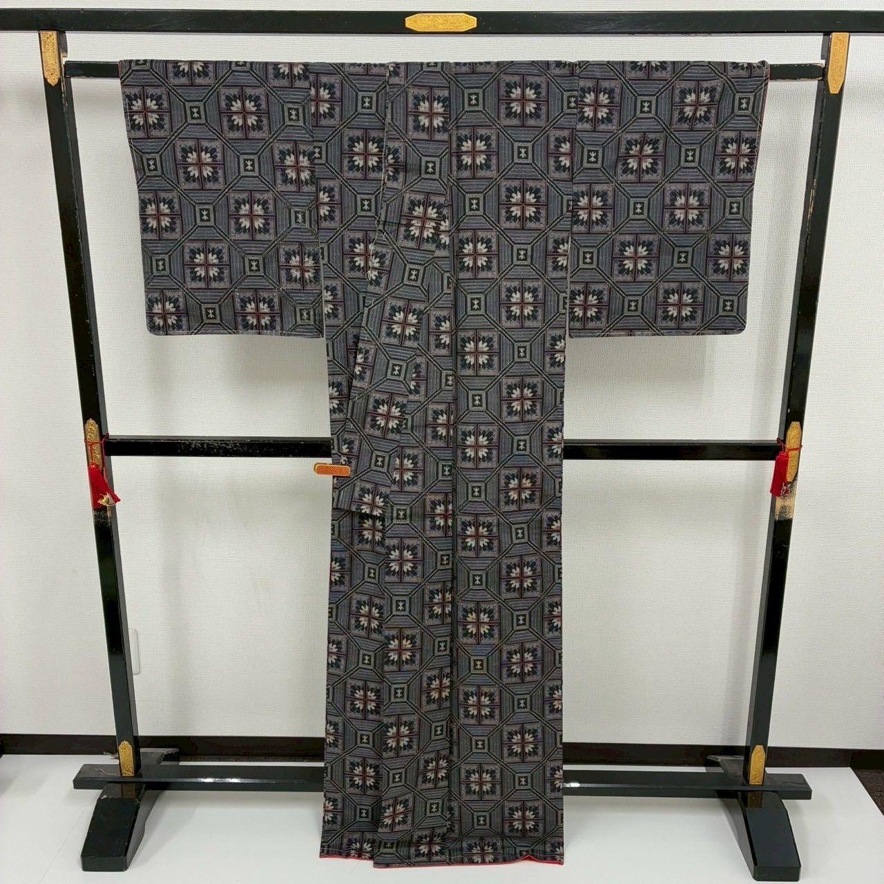 村山大島紬 裄66 素敵な絣柄 正絹 着物 MK-1894 - メルカリ