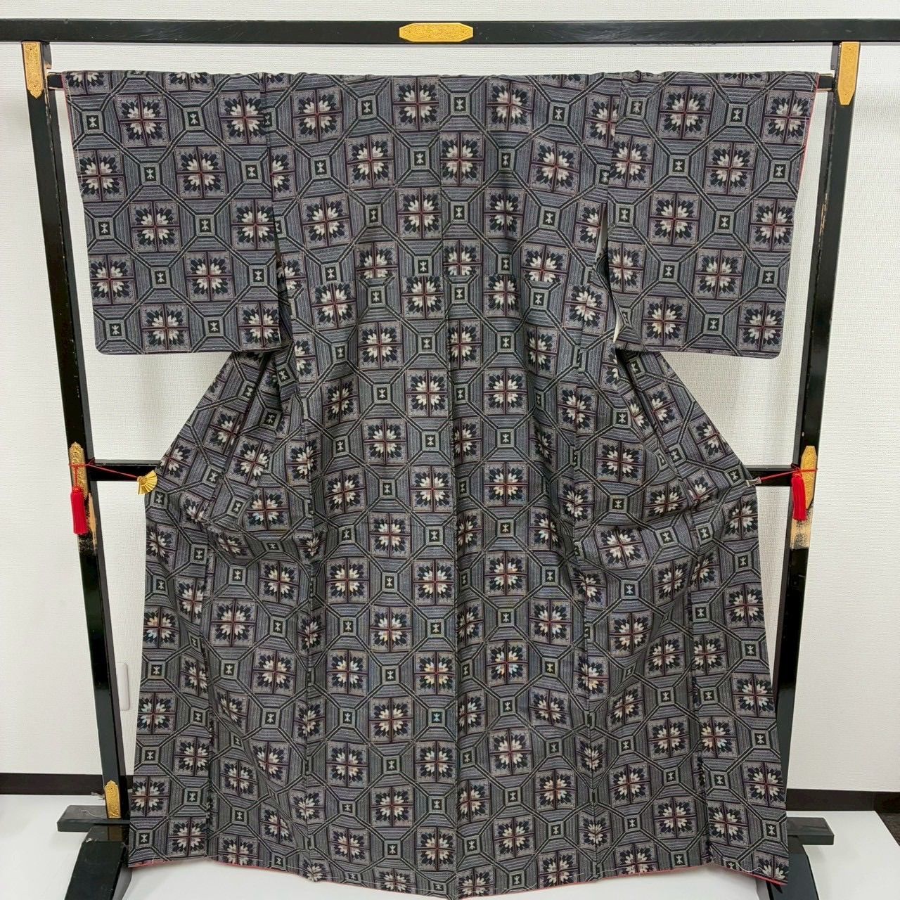 村山大島紬 裄66 素敵な絣柄 正絹 着物 MK-1894 - メルカリ