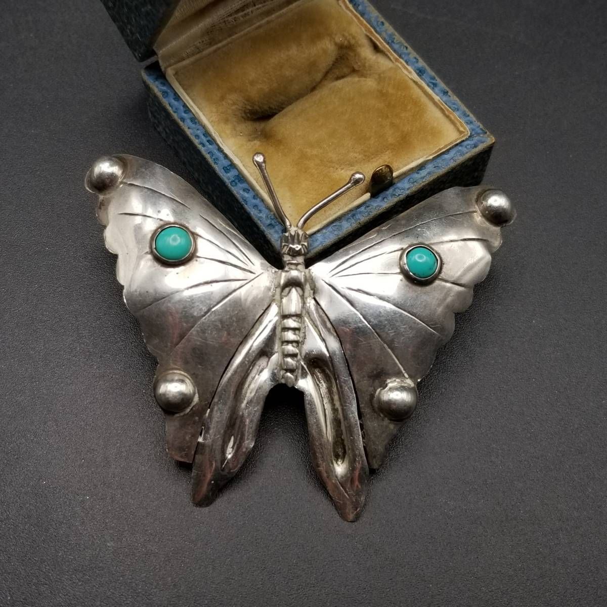 蝶々 昆虫 モチーフ ターコイズ カボション 大ぶり 存在感