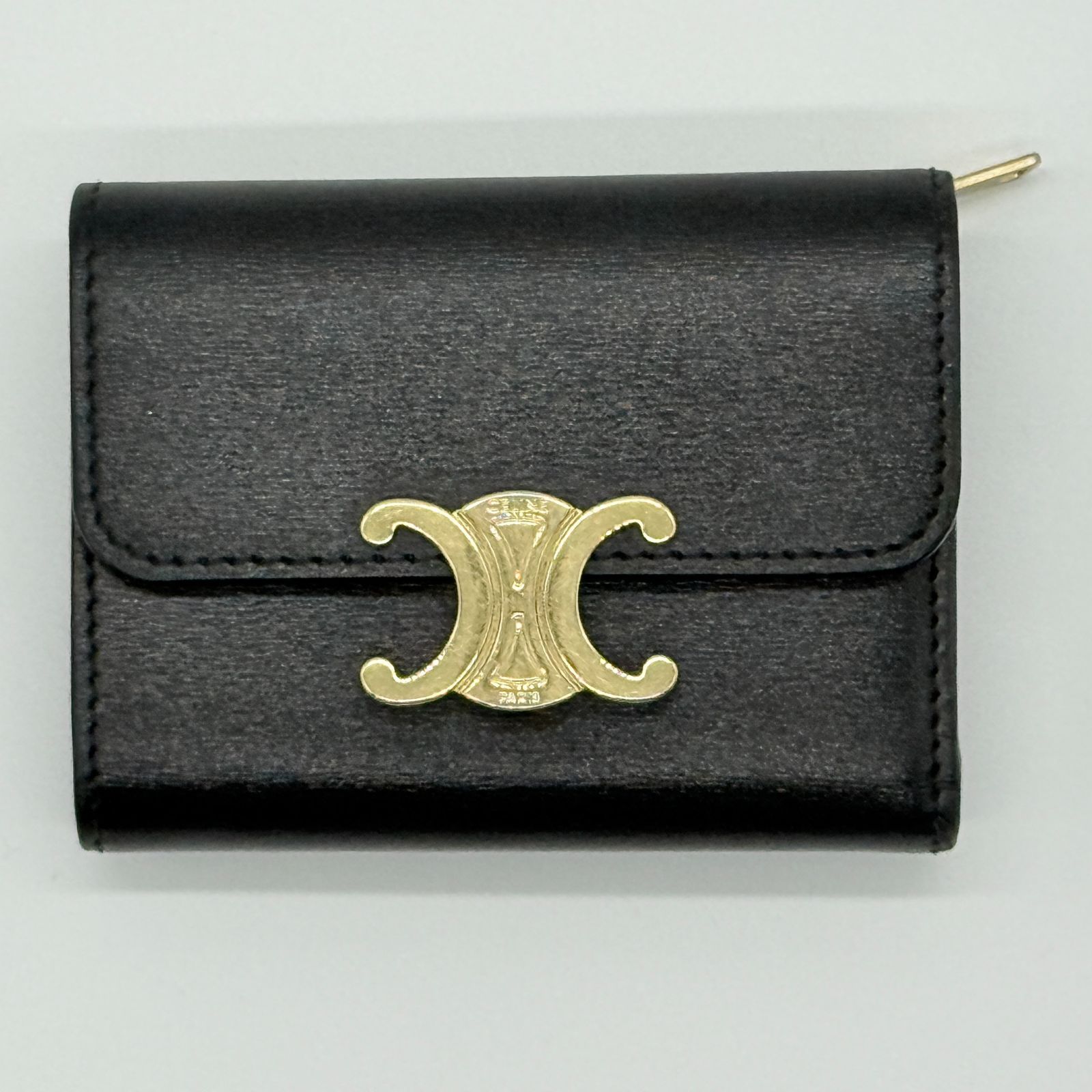 人気】セリーヌ CELINE トリオンフ 三つ折り財布 ブラック Bランク