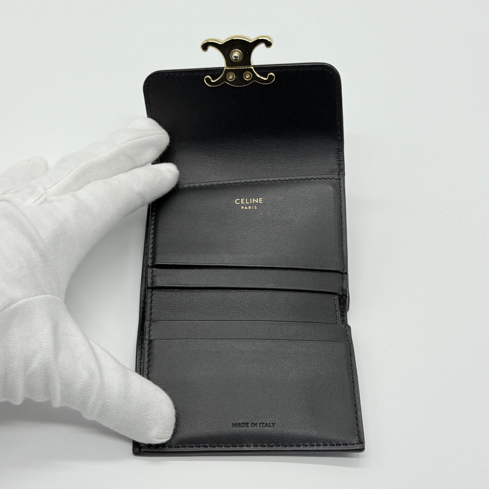 人気】セリーヌ CELINE トリオンフ 三つ折り財布 ブラック Bランク