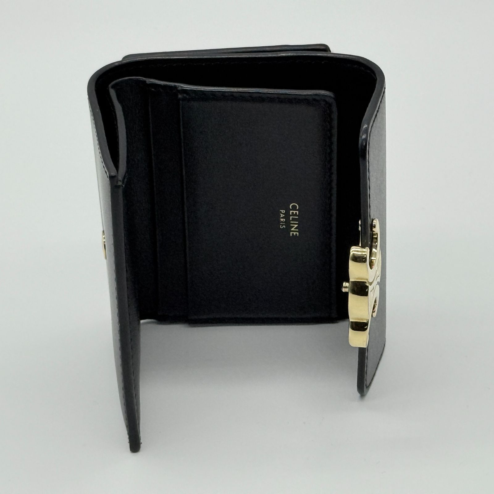 人気】セリーヌ CELINE トリオンフ 三つ折り財布 ブラック Bランク