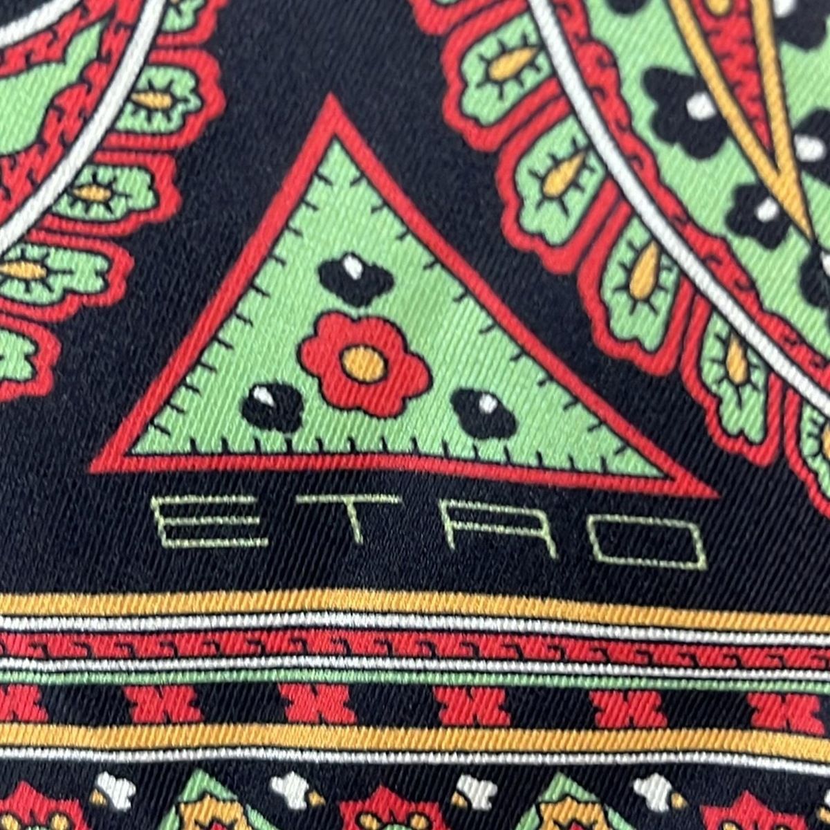 ETRO(エトロ) スカーフ新品同様 黒×レッド×マルチ フリンジ - メルカリ