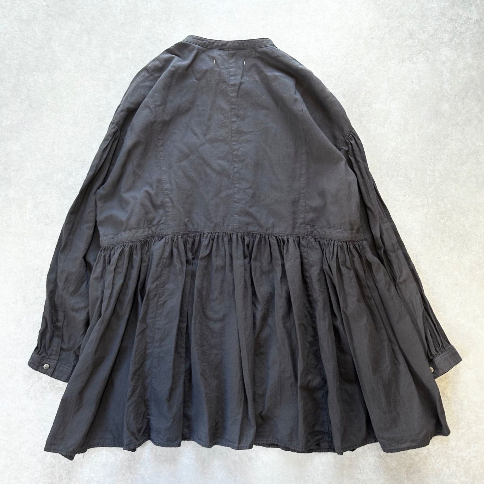 ikkuna イクナ オーガニックコットン ペプラム ギャザーノーカラー