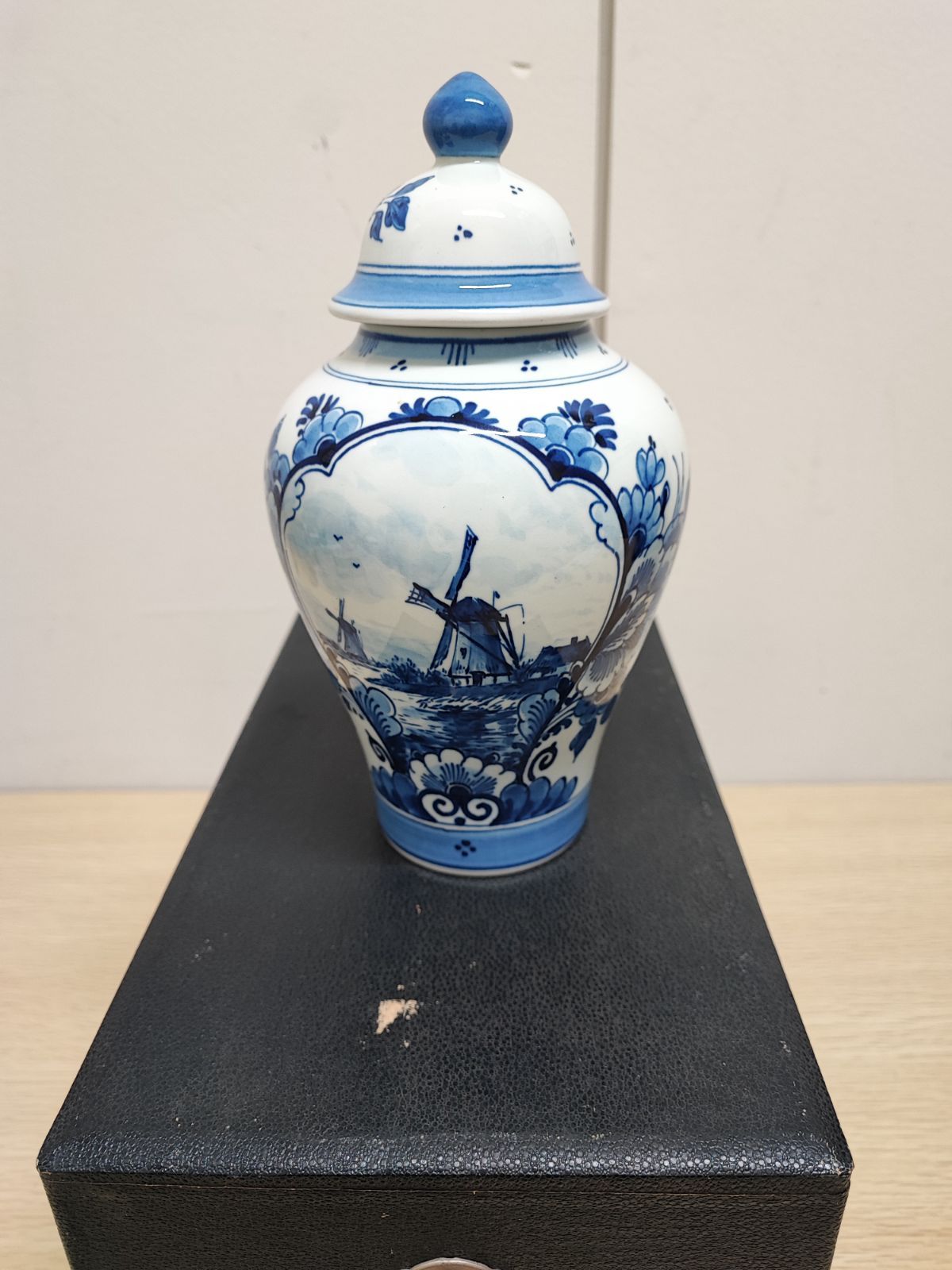 Royal Delft ロイヤル デルフト オランダデルフト焼 蓋付き花瓶 - メルカリ