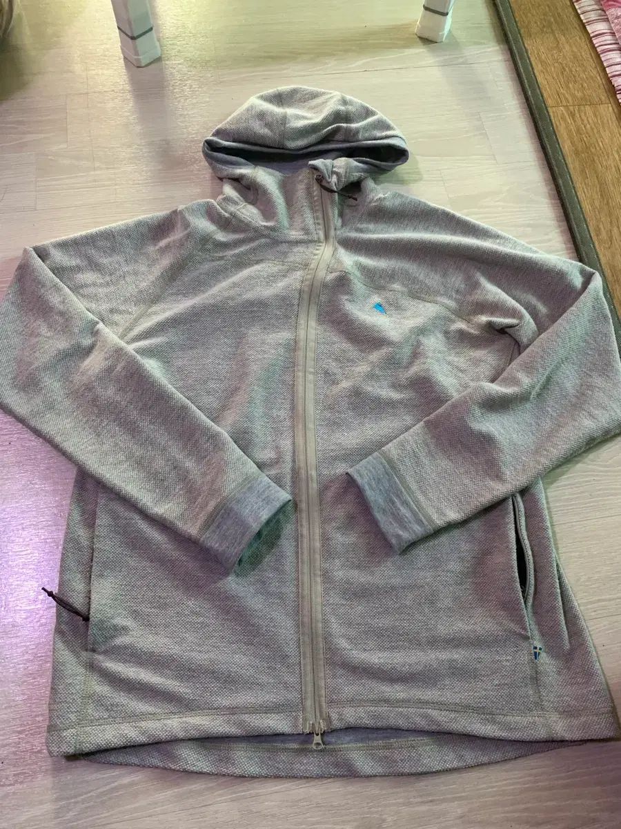 クレッタルムーセン 胡桃フーディー ジップマン M