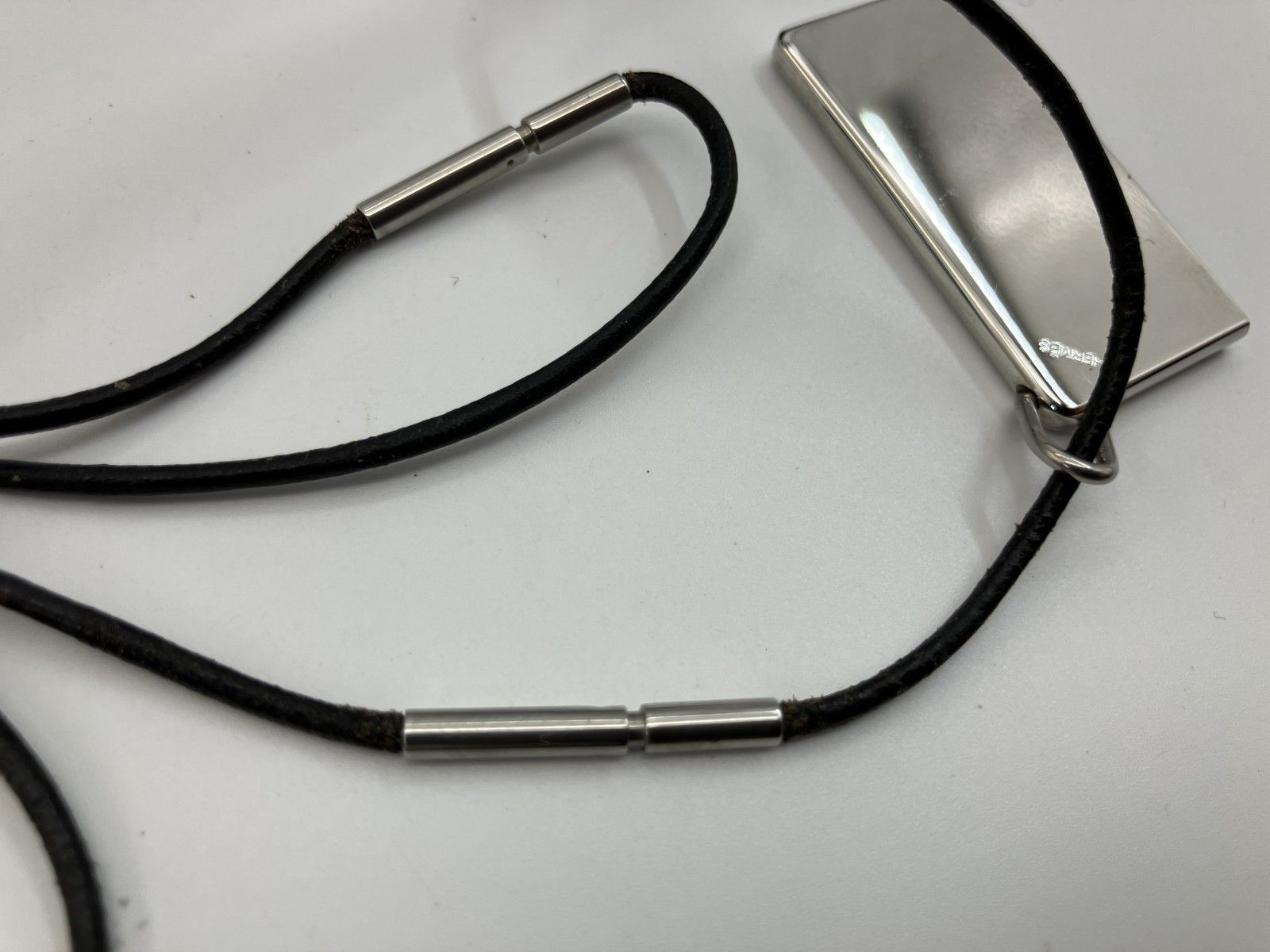 HERMES エルメス 2000年 シンボル ペアネックレス メタルトップ約4×2cm レザーコード ブラック HERMES エルメス 2000年 シンボル ペアネックレス メタルトップ約4×2cm