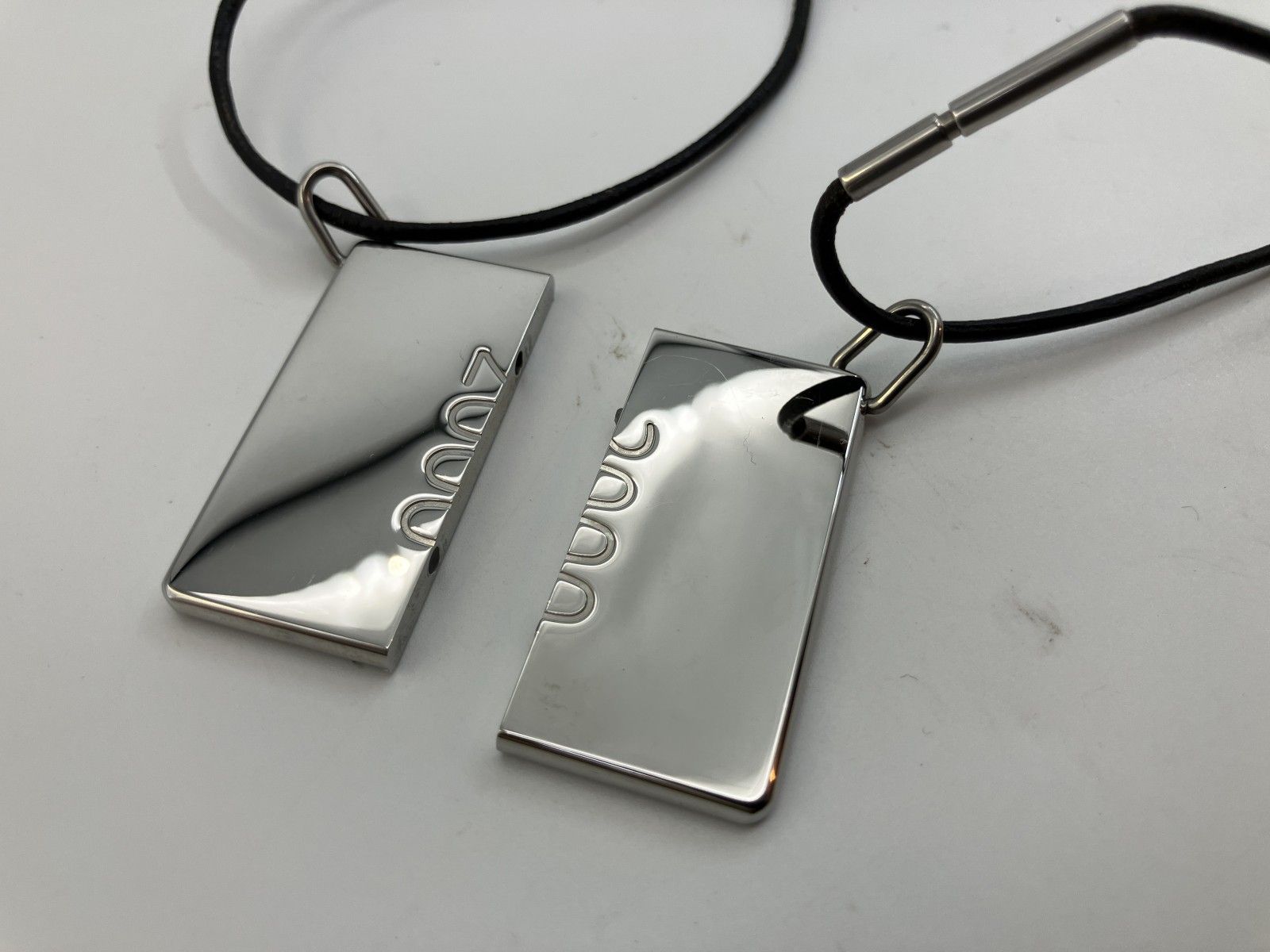 HERMES エルメス 2000年 シンボル ペアネックレス メタルトップ約4×2cm レザーコード ブラック HERMES エルメス 2000年 シンボル ペアネックレス メタルトップ約4×2cm