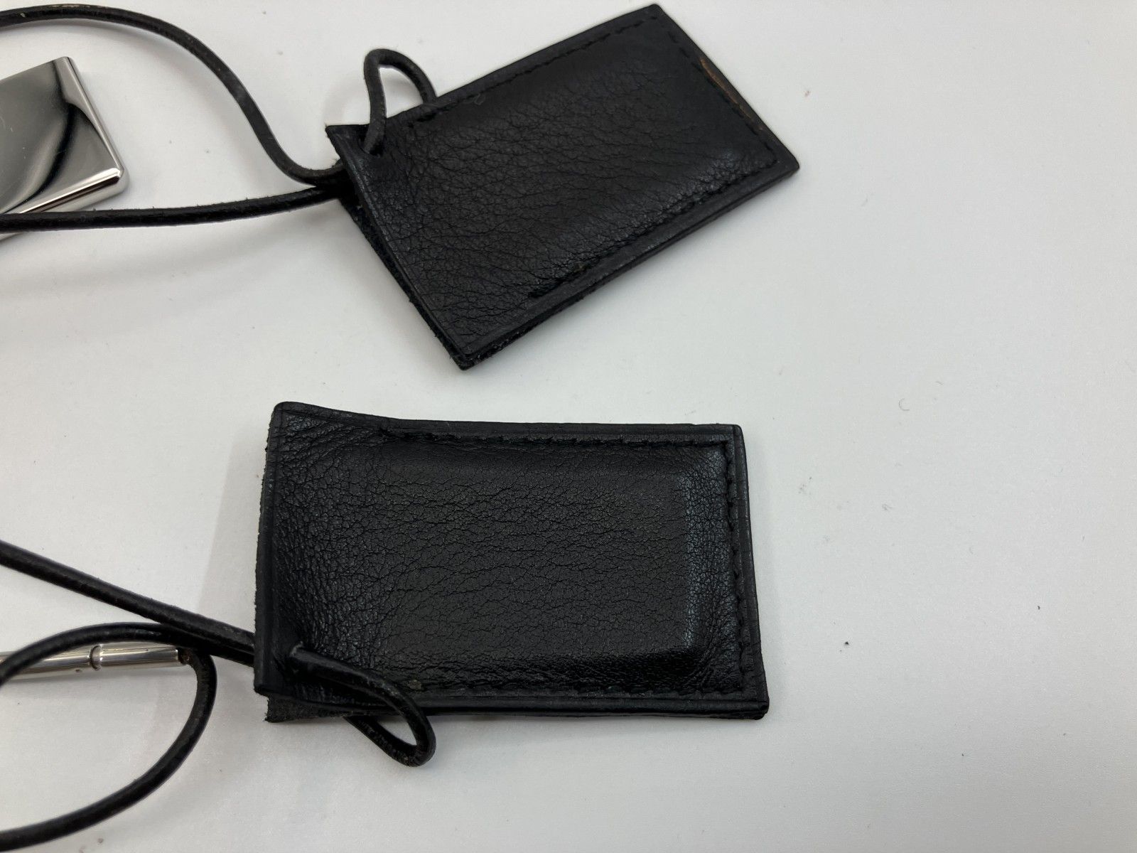 HERMES エルメス 2000年 シンボル ペアネックレス メタルトップ約4×2cm レザーコード ブラック HERMES エルメス 2000年 シンボル ペアネックレス メタルトップ約4×2cm