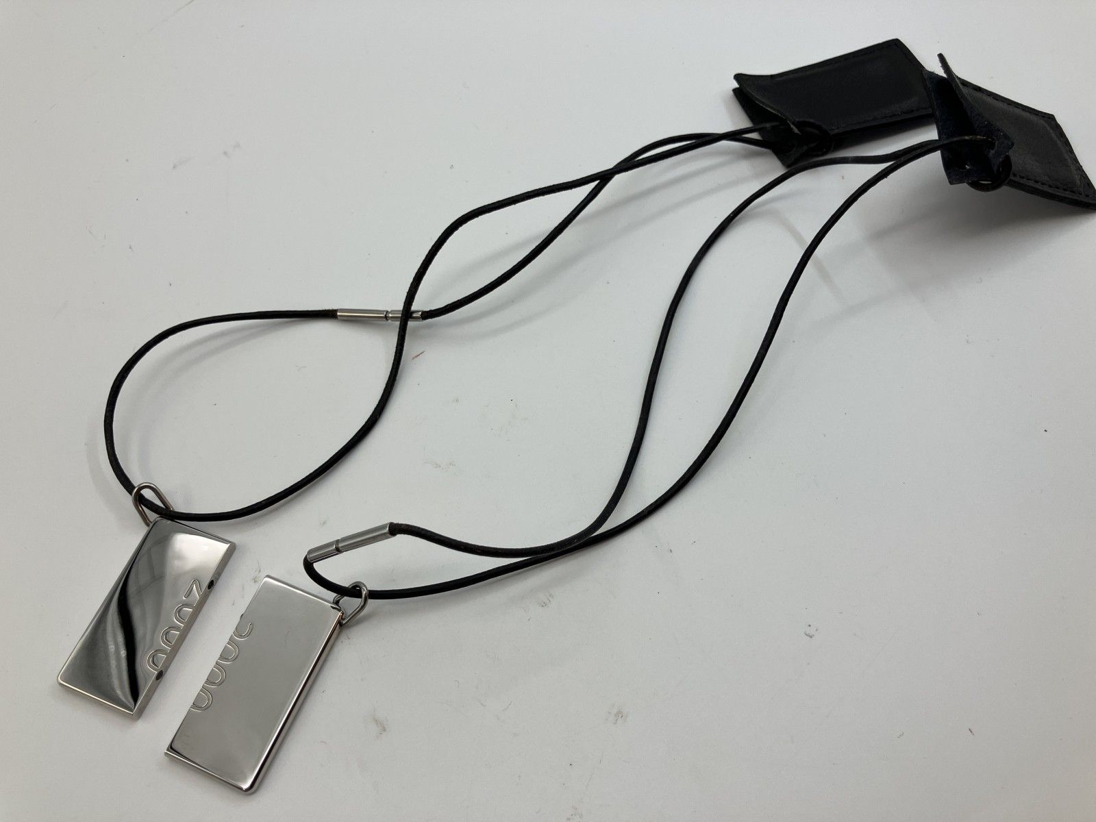 HERMES エルメス 2000年 シンボル ペアネックレス メタルトップ約4×2cm レザーコード ブラック HERMES エルメス 2000年 シンボル ペアネックレス メタルトップ約4×2cm