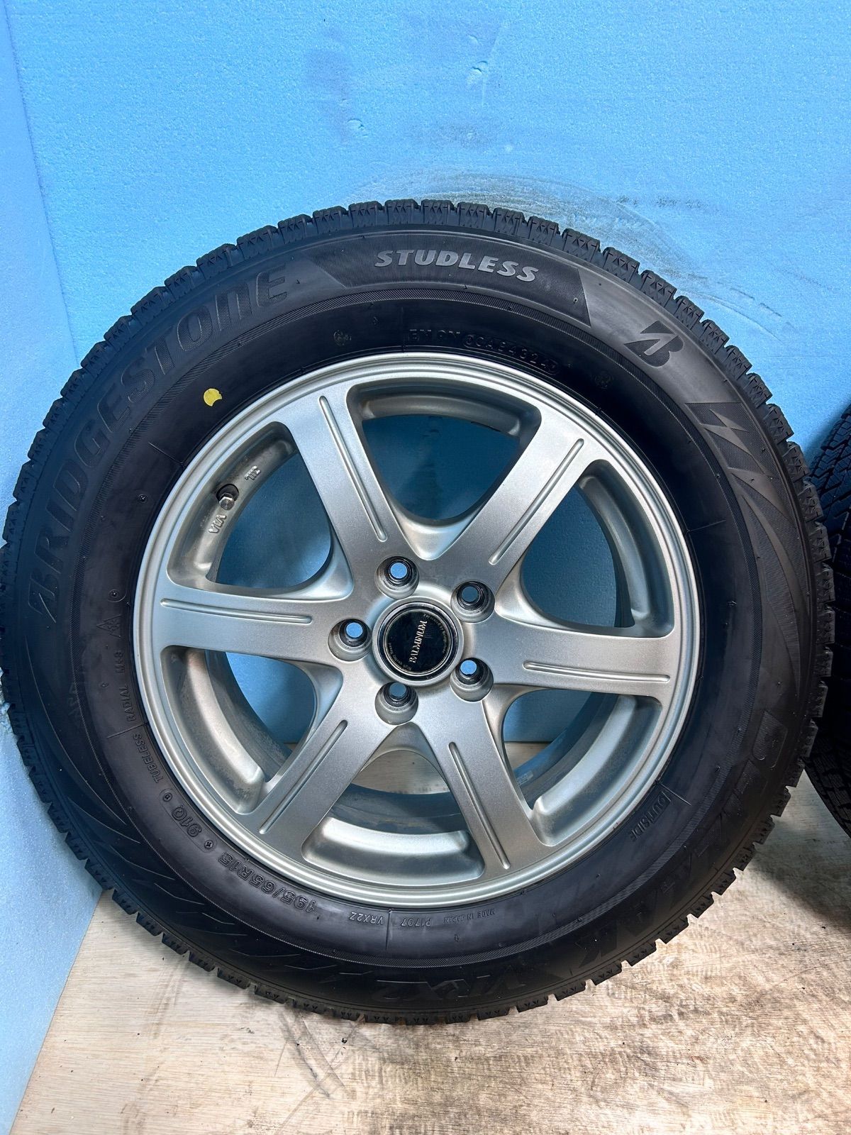 195 65 R 15 スタッドレスタイヤ ホイール4本セット 15インチ BLIZZAK VRX 2 NO y