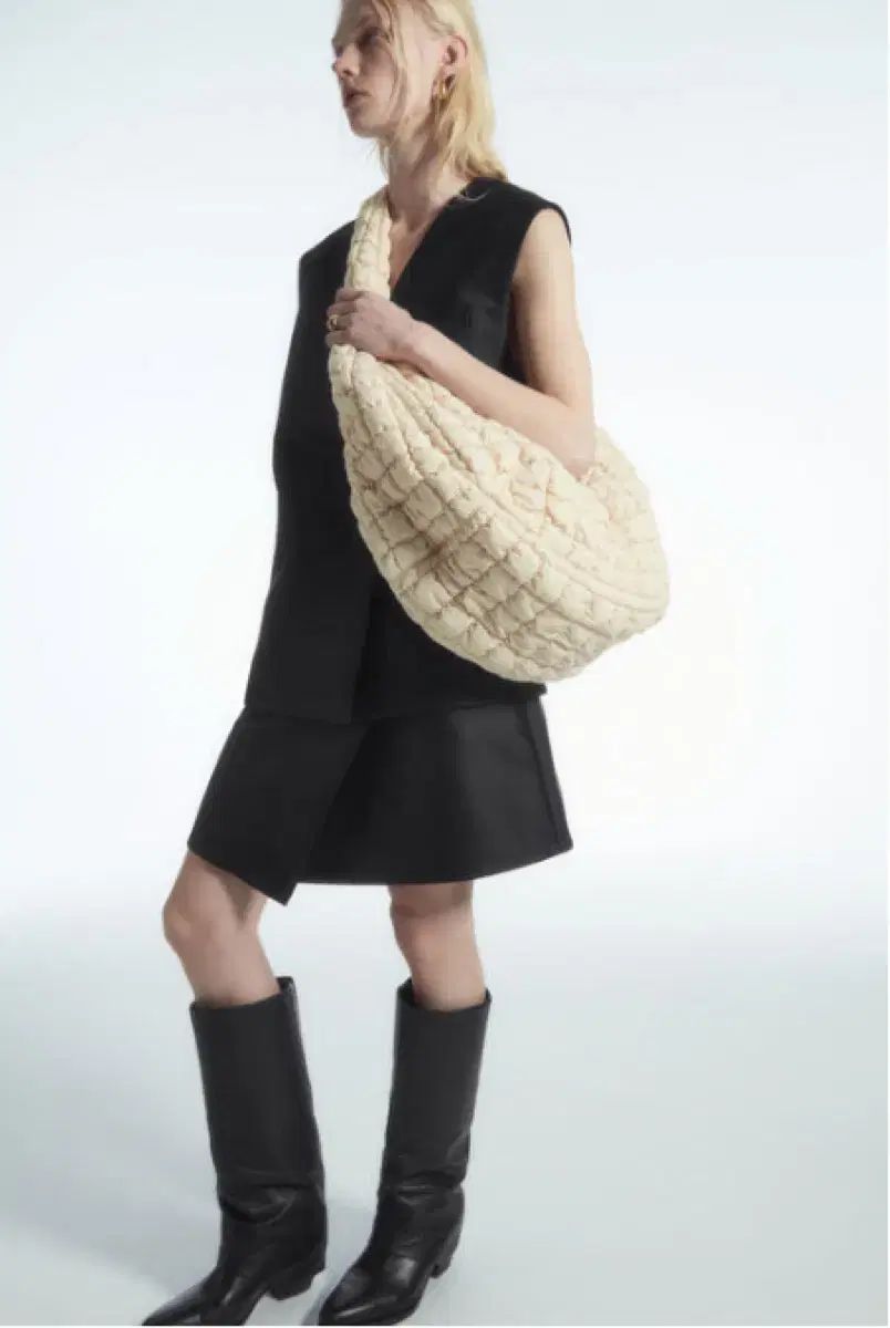 コス キルティングバッグ オーバーサイズ