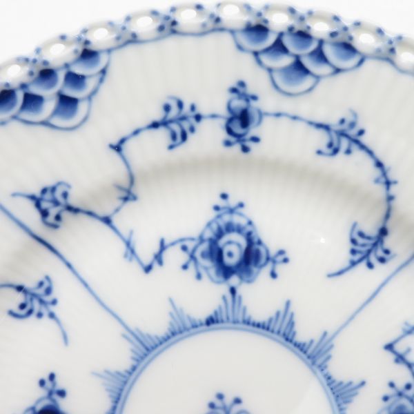 ロイヤルコペンハーゲン プレート□ブルーフルーテッド フルレース