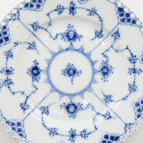 ロイヤルコペンハーゲン プレート□ブルーフルーテッド フルレース