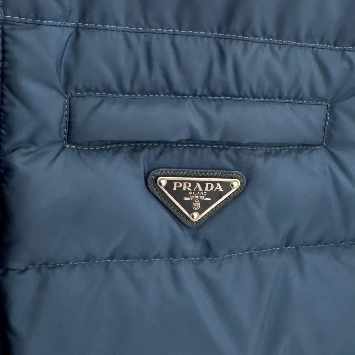 PRADA プラダ 三角ロゴ ベスト ダウン SGJ 191 ハイネック ダウンジャケット 