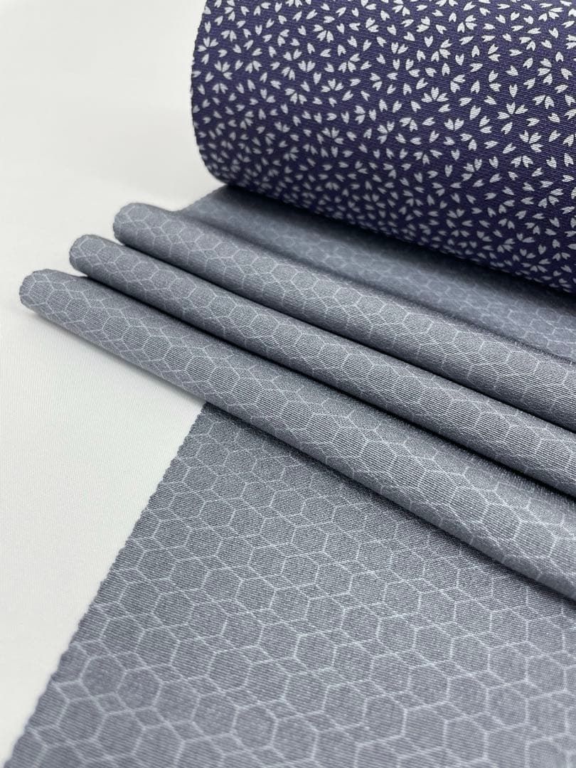 小紋 両面染小紋 錐彫り 重ね亀甲 ×桜 共八掛 正絹 反物 O139 - メルカリ