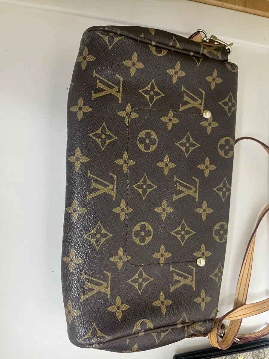 ルイヴィトンのバッグ グッチの財布 まとめ