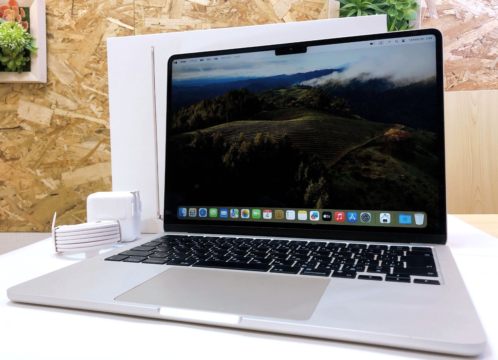 3270】アップル MacBook Air 2022 13インチ M2チップ搭載モデル MLY23J