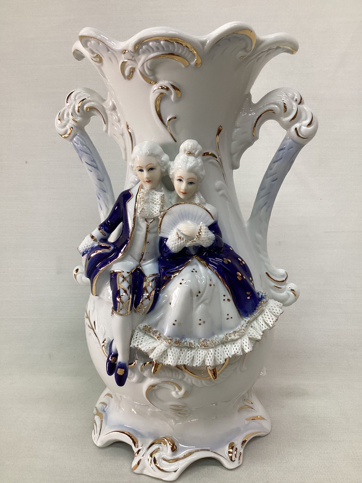 イタリア製 花瓶 水差し 置物 貴族モチーフ アンティーク 陶磁器