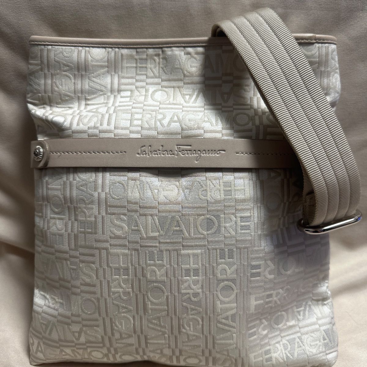︎Sarvatole Ferragamo ︎サルヴァトーレ フェラガモ ガンチーニショルダーバッグ 総ロゴ