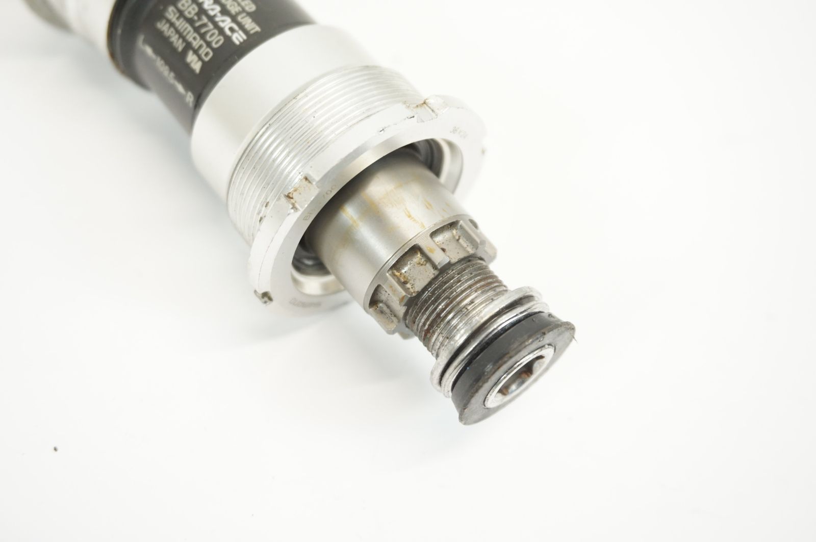 SHIMANO 「シマノ」 DURA-ACE BB-7700 ITA 軸長109.5 ボトムブラケット