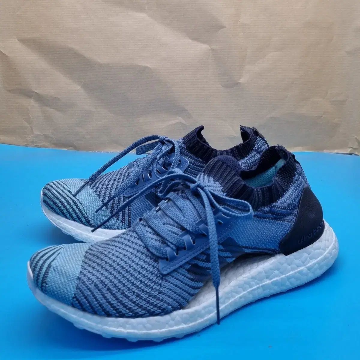 アディダス ウルトラブースト PARLEY RUNNING SHOES 245