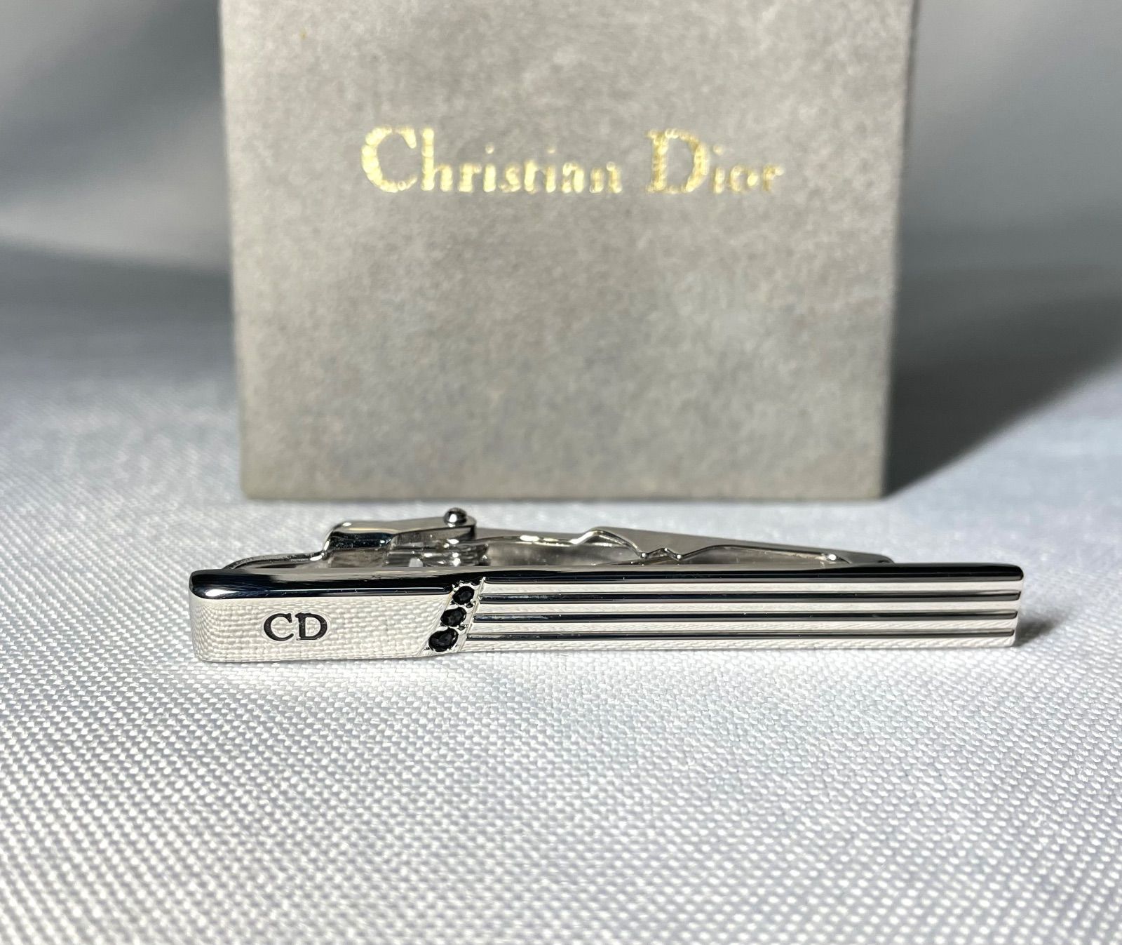 Dior ディオール CDロゴ ストライプライン-ブラックストーン装飾シルバー ネクタイピン タイピン タイバー ケースあり