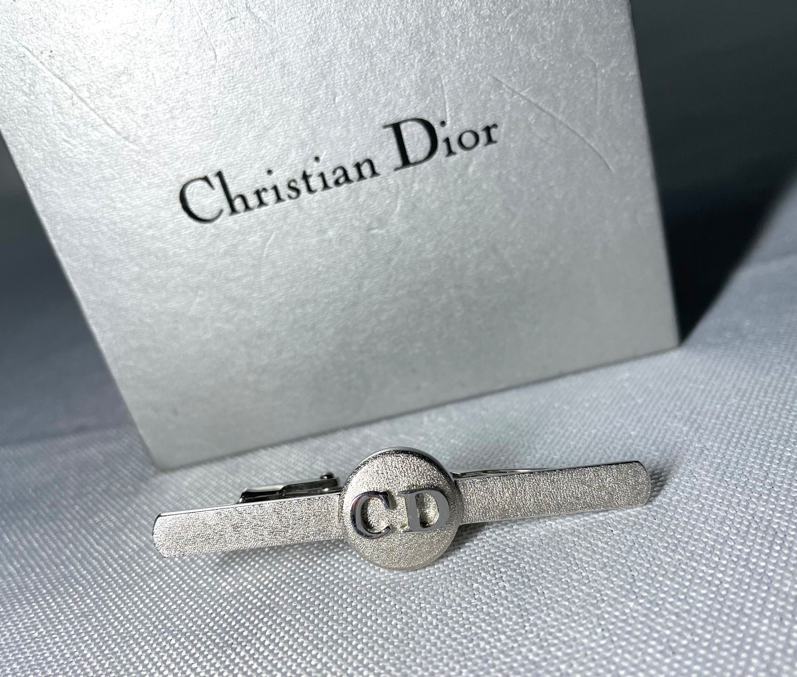 Dior ディオール 立体CDロゴ 艶消し＆鏡面 シルバー ネクタイピン タイピン タイバー メンズ ケースあり