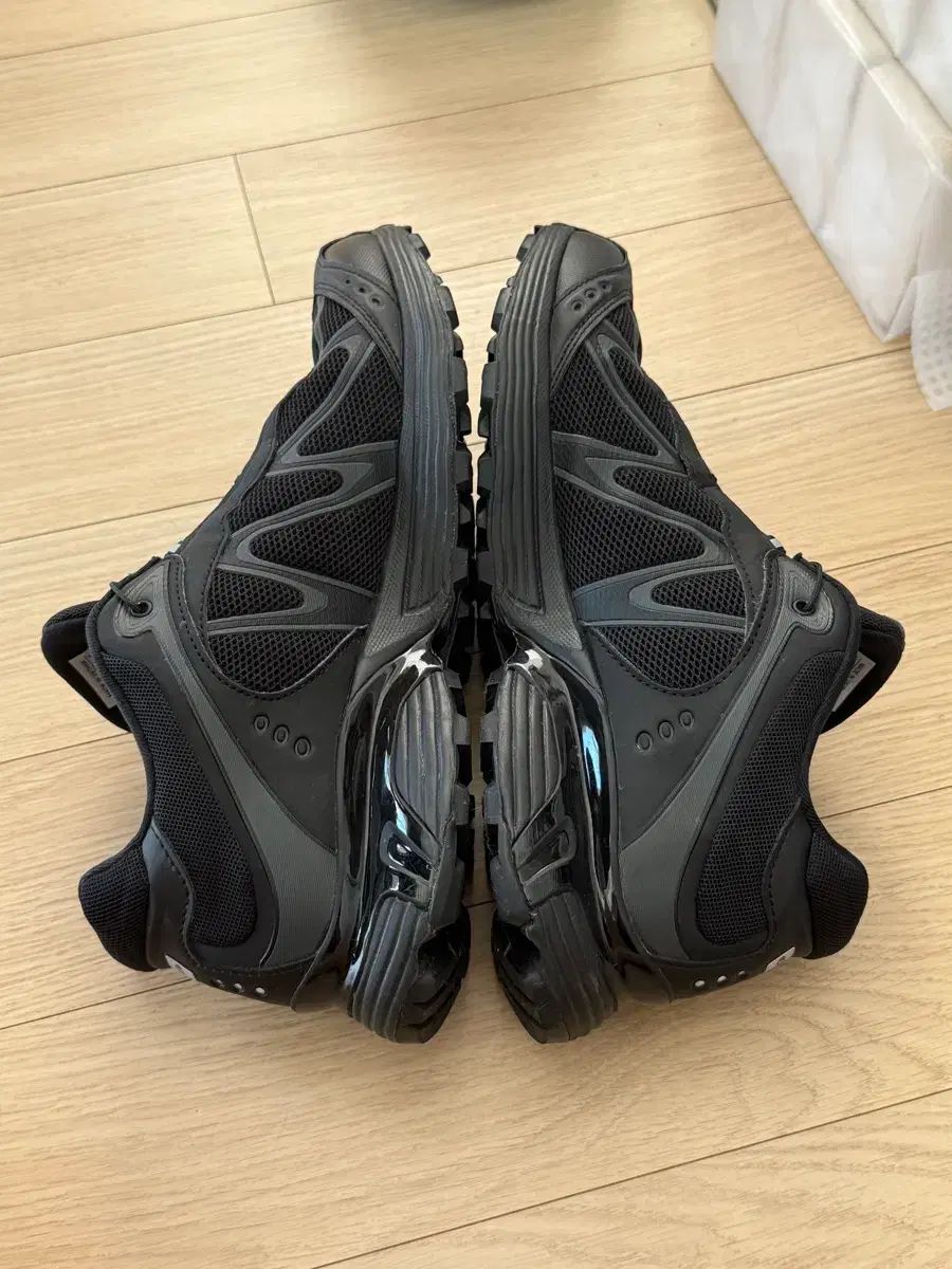 26. SALOMON サロモン XT WHISPER