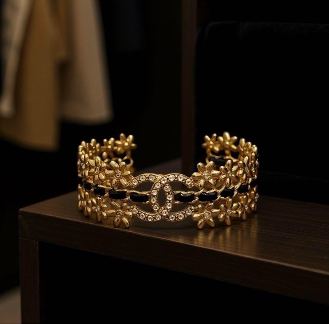 CHANEL　バングル　 フラワー CHANEL シャネル ココマーク メティエダール バングル CC フラワー