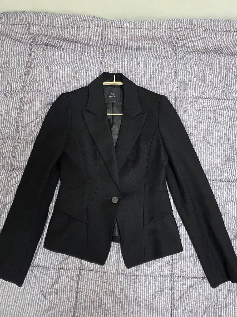 エソレツジア ブラック スカート スーツ セットアップ