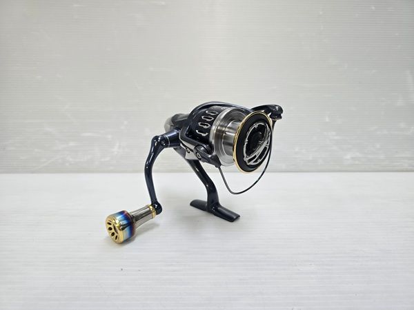 品 シマノ SHIMANO スピニングリール 21 ツインパワー XD C 5000 XG リブレ LIVRE フォルテッシモ ファイヤー＆ゴールド 〇YR 19600〇