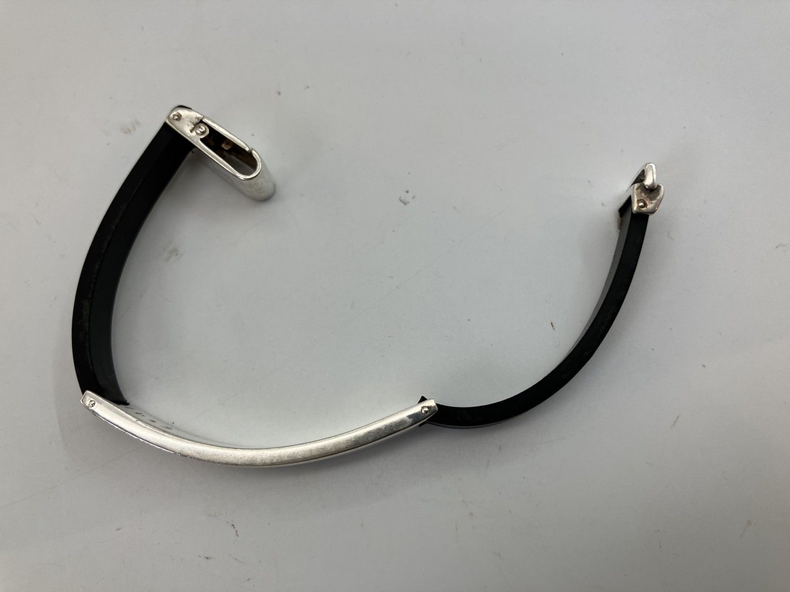 着画あり　GUCCI ブレスレット SV925 × ブラックラバー　腕周り約17cm　ユニセックス　シルバー925 GUCCI ブレスレット SV925 × ブラックラバー 腕周り約17cm ユニ