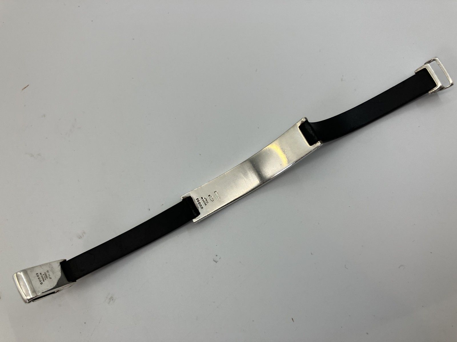 着画あり　GUCCI ブレスレット SV925 × ブラックラバー　腕周り約17cm　ユニセックス　シルバー925 GUCCI ブレスレット SV925 × ブラックラバー 腕周り約17cm ユニ