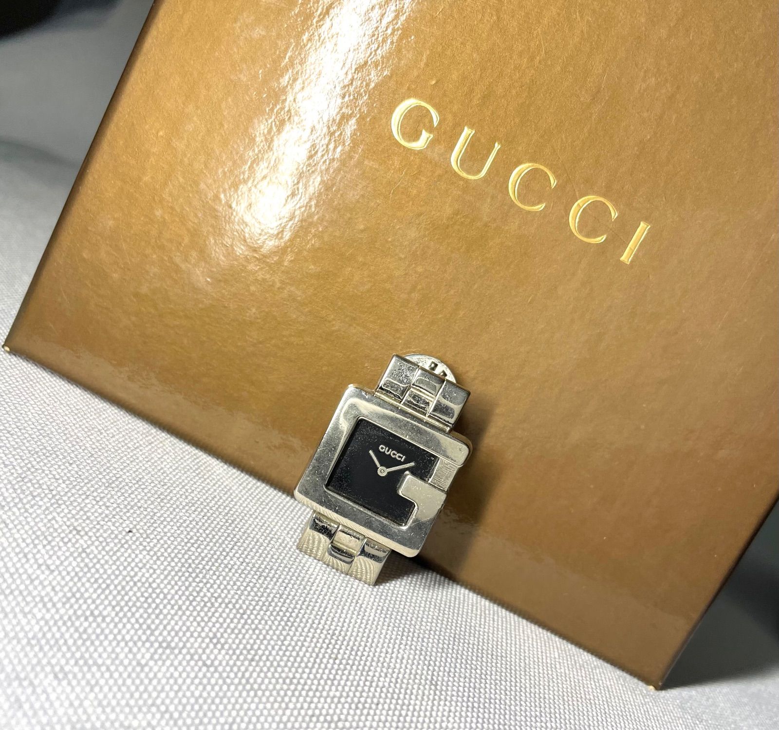 GUCCI グッチ ブランドロゴ ウォッチ ベルトデザイン ピンブローチ シルバー ブラック 男女兼用 箱あり