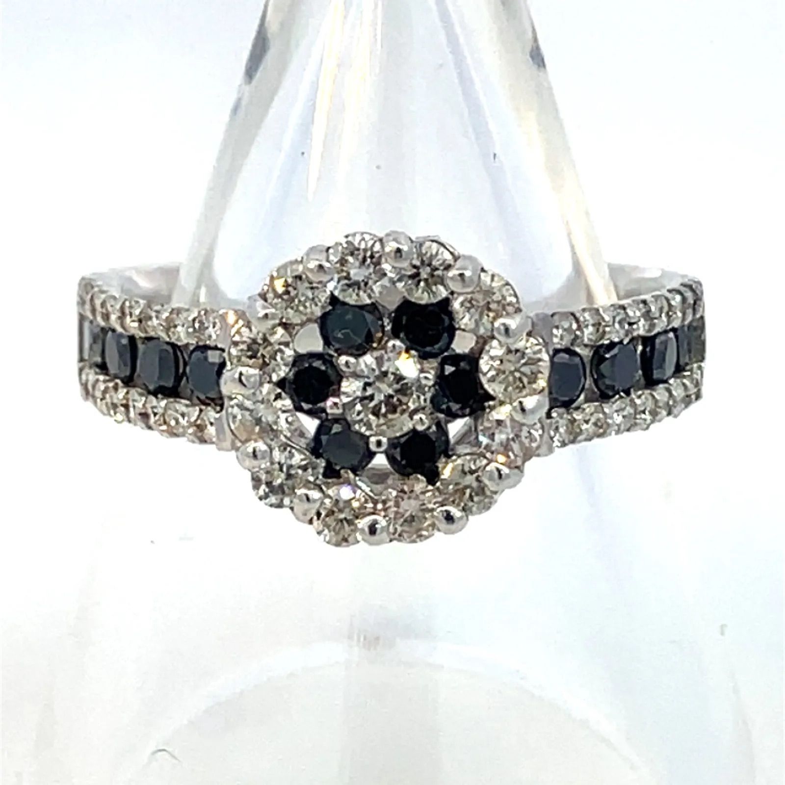 K 18 WG ブラック 天然ダイヤモンドリング 1.000 ct