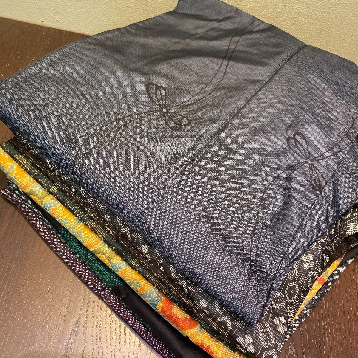 大島紬まとめ売り10枚セット　リメイク素材用 まとめ売り】正絹大島紬10枚 リメイク素材 ハンドメイド向け - メルカリ