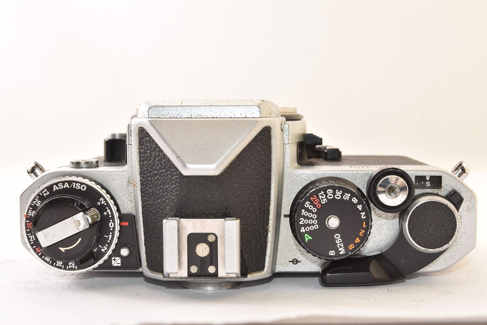 シルバー フィルム一眼レフカメラ