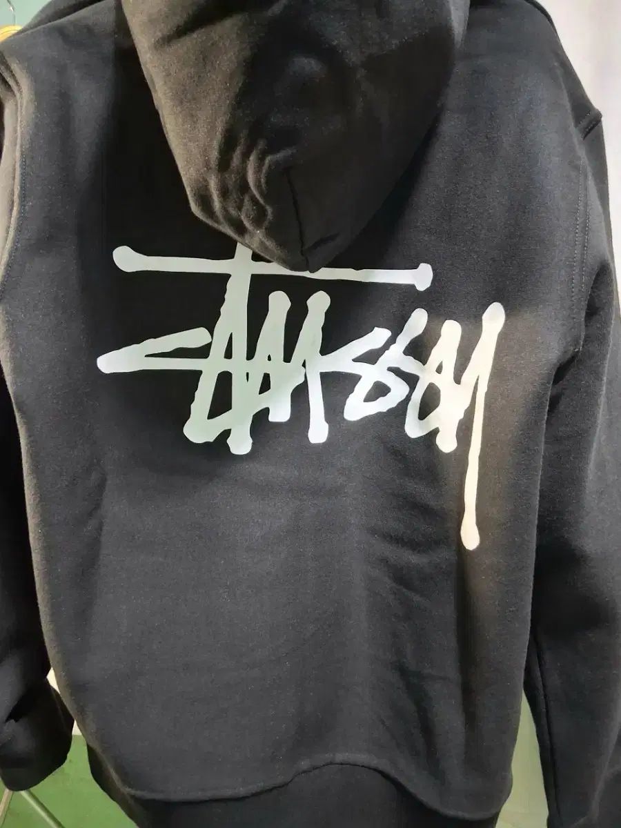 ステューシー（Stüssy）　パーカー S 裏起毛 Amazon.co.jp: STUSSY (ステューシー) 裏起毛 ストックロゴ刺繍 プル