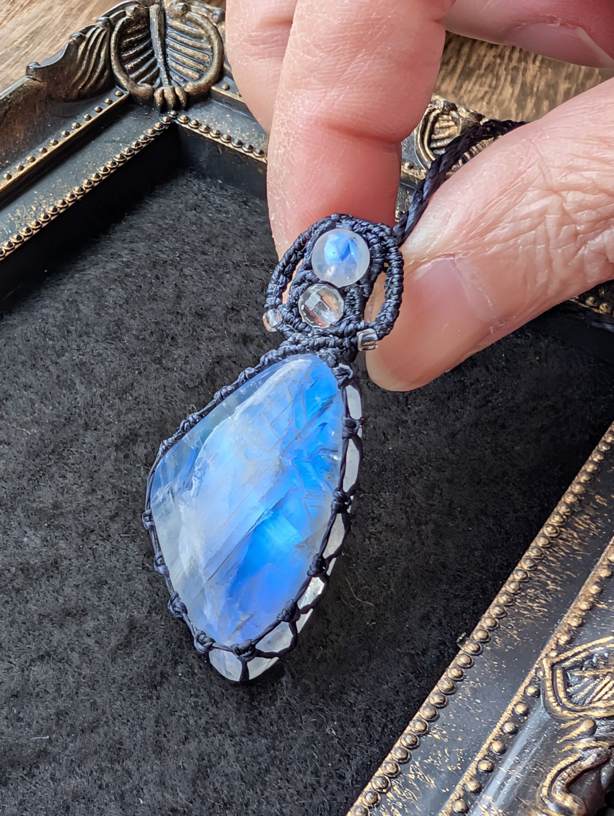 レインボームーンストーン