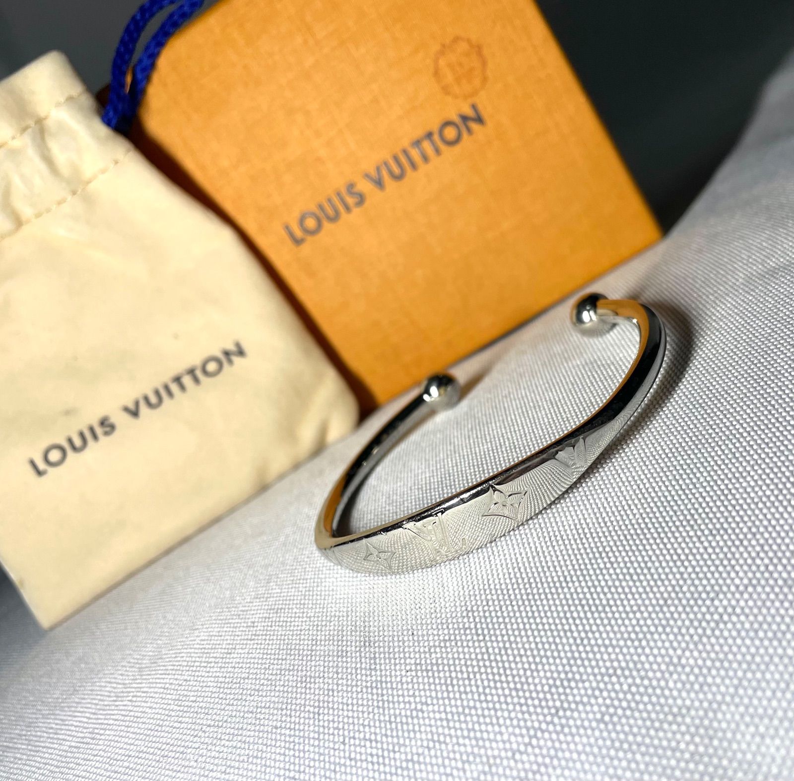 LOUIS VUITTON ルイヴィトン ジョンク モノグラム LVロゴ バングル